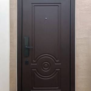 Дверь с электронным замком